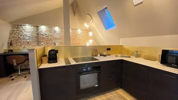 Micro-ondes, four, plaque de cuisson, lave-vaisselle