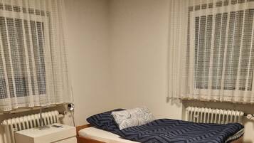 3 bedrooms, iron/ironing board, free WiFi, bed sheets