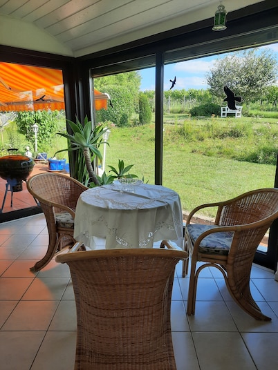 Ferienhaus am Weinberg , mit Grossem Garten und Grosszügiger Wohneinheit