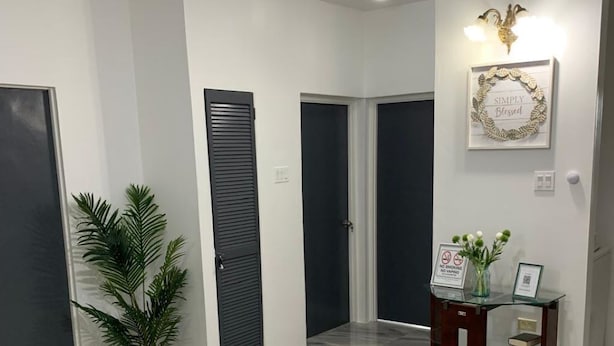 Interior - Rejuvenate in style-1br/1bth, AC, Hot Water, Gated Community, Close excursions (Tower Isle)