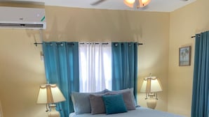 2 bedrooms, iron/ironing board, WiFi, bed sheets - Rejuvenate in style-1br/1bth, AC, Hot Water, Gated Community, Close excursions (Tower Isle)