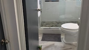 Shower, hair dryer, towels, soap - Rejuvenate in style-1br/1bth, AC, Hot Water, Gated Community, Close excursions (Tower Isle)
