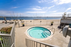 Beheizter Pool