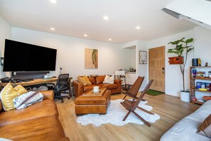 Smart-TV, Videospiele, DVD-Player, Bücher