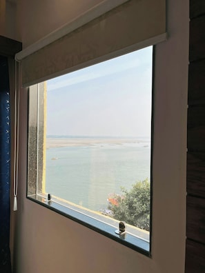 Memory-foam beds, desk, soundproofing, free WiFi - Hotel Royal Shantii Inn (Varanasi)