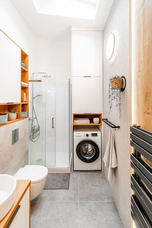 Articles de toilette gratuits, sèche-cheveux, serviettes fournies
