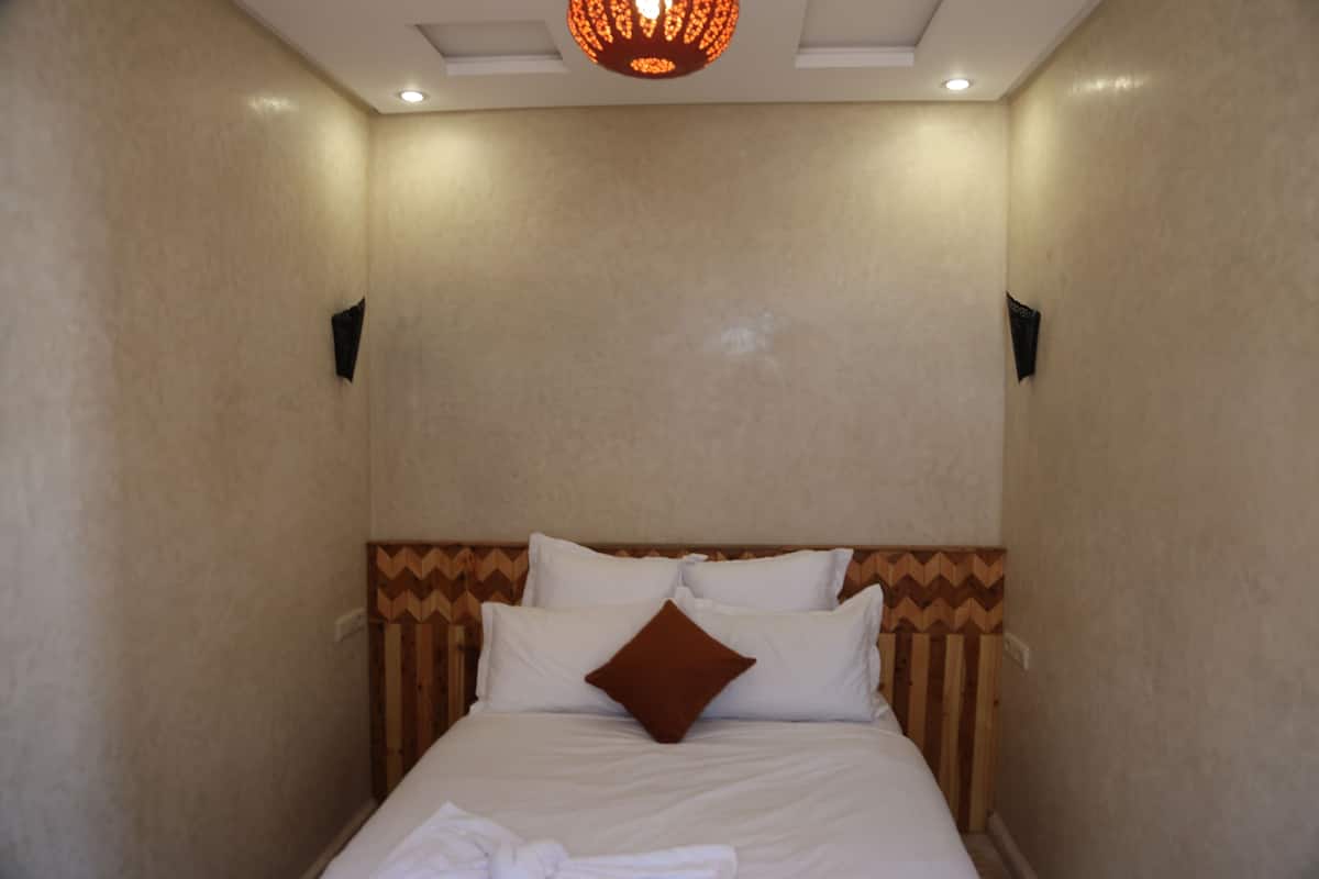 Premium bedding, in-room safe, free cribs/infant beds, free WiFi