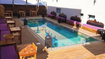 Outdoor pool, pool umbrellas, sun loungers