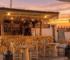 Bar junto a la piscina