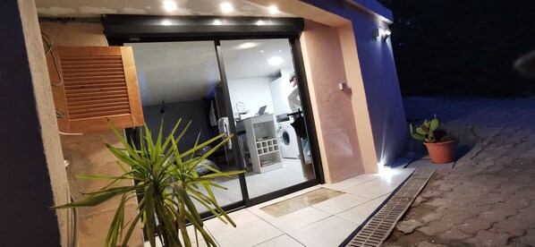 Terrace/patio - Furnished 20 m2 independent studio in village house for rent by the week (Éguilles)