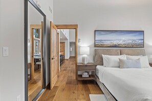 4 bedrooms, iron/ironing board, travel crib, free WiFi