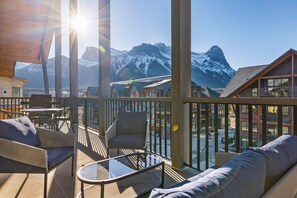 Property grounds - Luxurious Wrap-Around Corner Penthouse (Canmore)