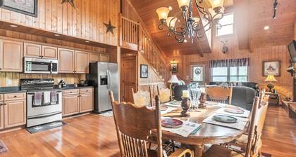 Cozy Mountain Retreat w/ Scenic Views by RedAwning