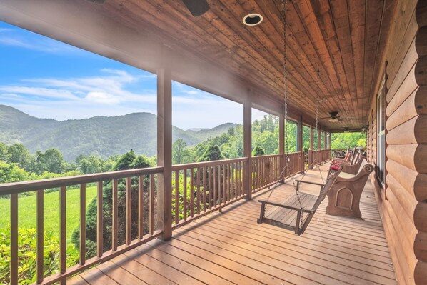 Terrace/patio - Cozy Mountain Retreat w/ Scenic Views by RedAwning (Butler)