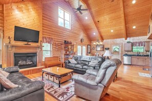 TV, fireplace, books - Cozy Mountain Retreat w/ Scenic Views by RedAwning (Butler)