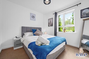 2 chambres, fer et planche à repasser, Wi-Fi, draps fournis