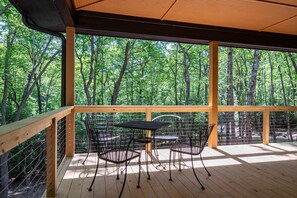 Outdoor dining - Private Modern Barndominium near Breweries, Airport, Biking, Hiking + (Arden)