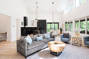 Smart TV, fireplace - Private Modern Barndominium near Breweries, Airport, Biking, Hiking + (Arden)