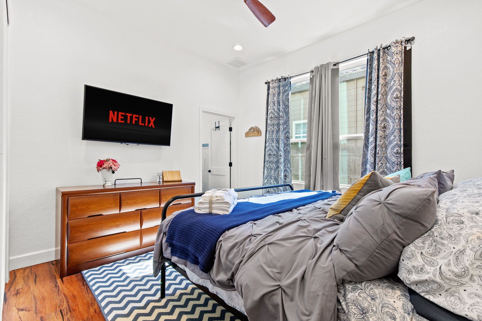 3 bedrooms, desk, iron/ironing board, free WiFi