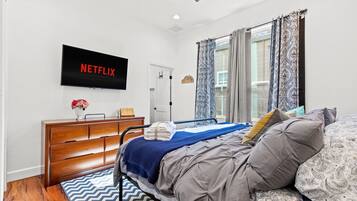 3 bedrooms, desk, iron/ironing board, free WiFi