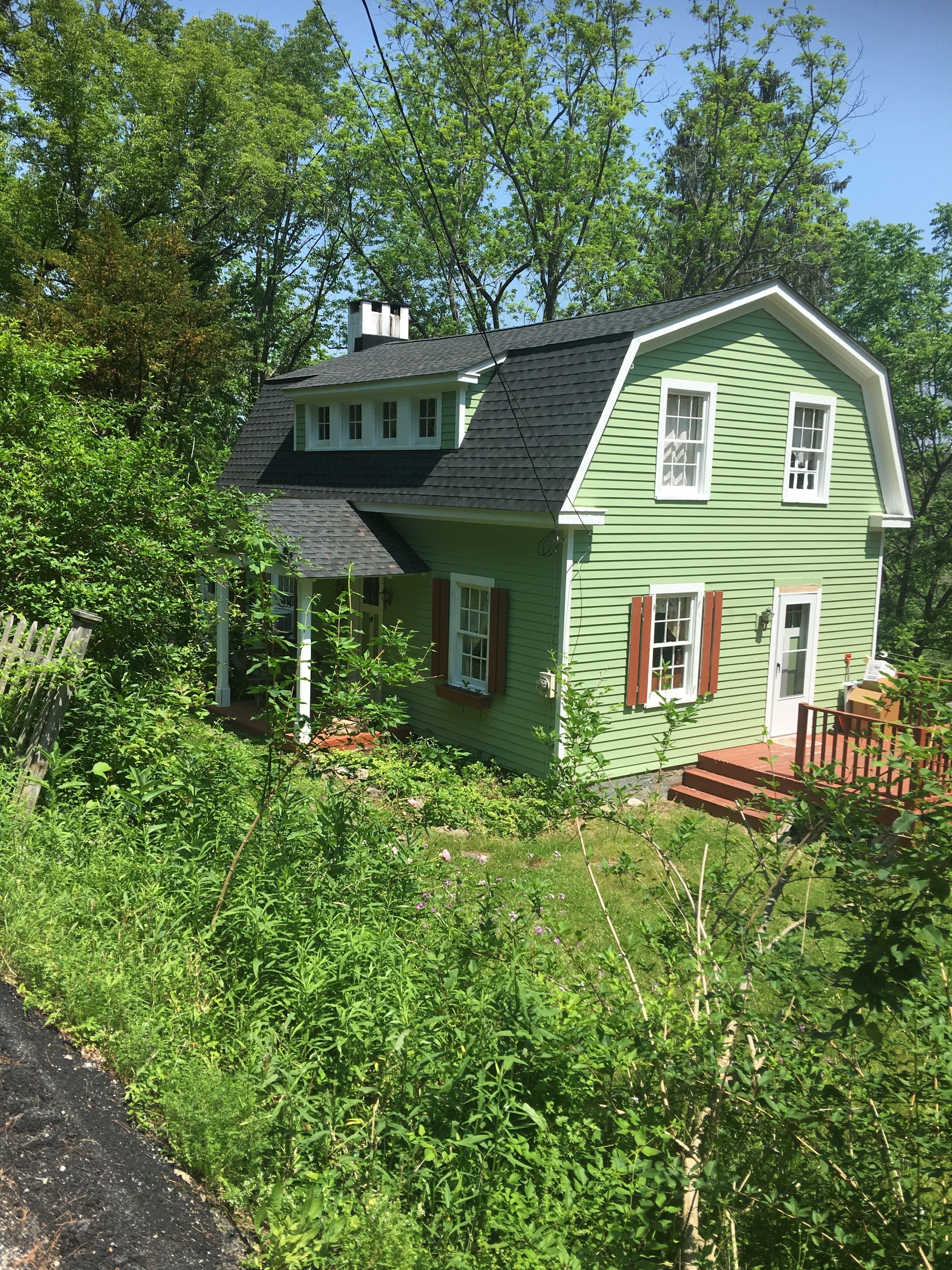3-bedroom house in fantastic Sharon with WiFi, overlooking  nature preserve 