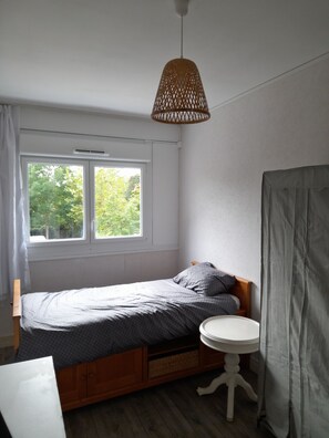 3 slaapkamers, een bureau, gratis wifi, beddengoed