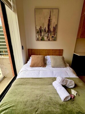1 bedroom, iron/ironing board, free WiFi - 613-Estudio luminoso con balcón  (Bogotá)