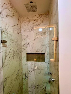 Leilighet – standard, balkong, byutsikt | Bad