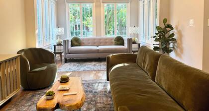 Space&style New rehab, first flr + bsmt of duplex, driveway prkng, walk to train