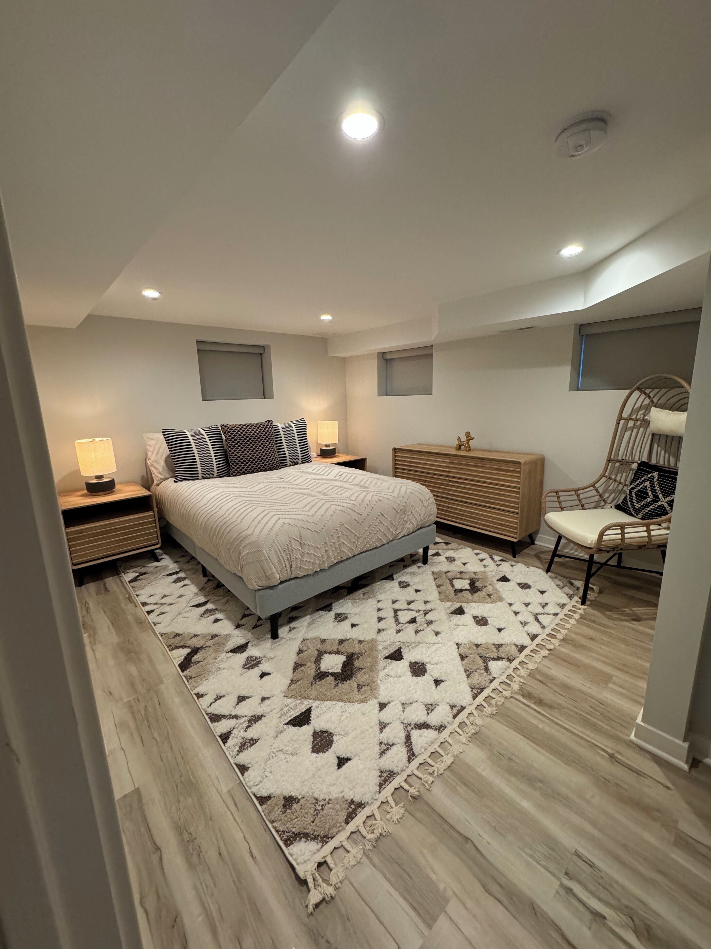 3 habitaciones, escritorio, tabla de planchar con plancha y wifi gratis 