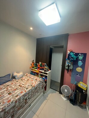 2 slaapkamers, een strijkplank/strijkijzer, wifi, beddengoed