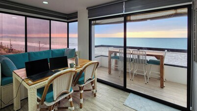 Charming 2-bedroom beachfront  apartment  in San Clemente Ecuador 