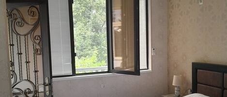 Comfort Room, Courtyard View | Desk, laptop workspace, blackout drapes, soundproofing