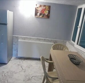 冰箱、炉灶、厨具/餐具