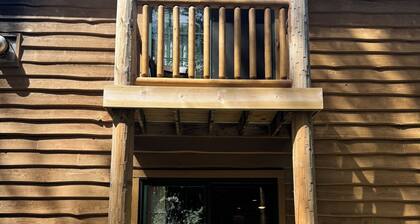 Charming woodland villa located in a secured resort across from Starved Rock