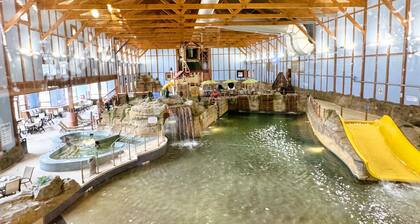 Charming woodland villa located in a secured resort across from Starved Rock