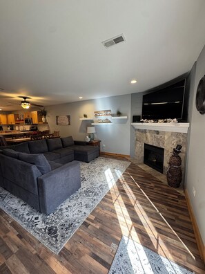 Televisor intel·ligent i llar de foc 