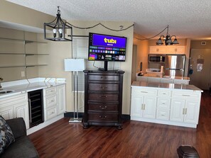 Interior - Cozy condo with fitness room, WiFi in lovely Atlantic City (Atlantic City)