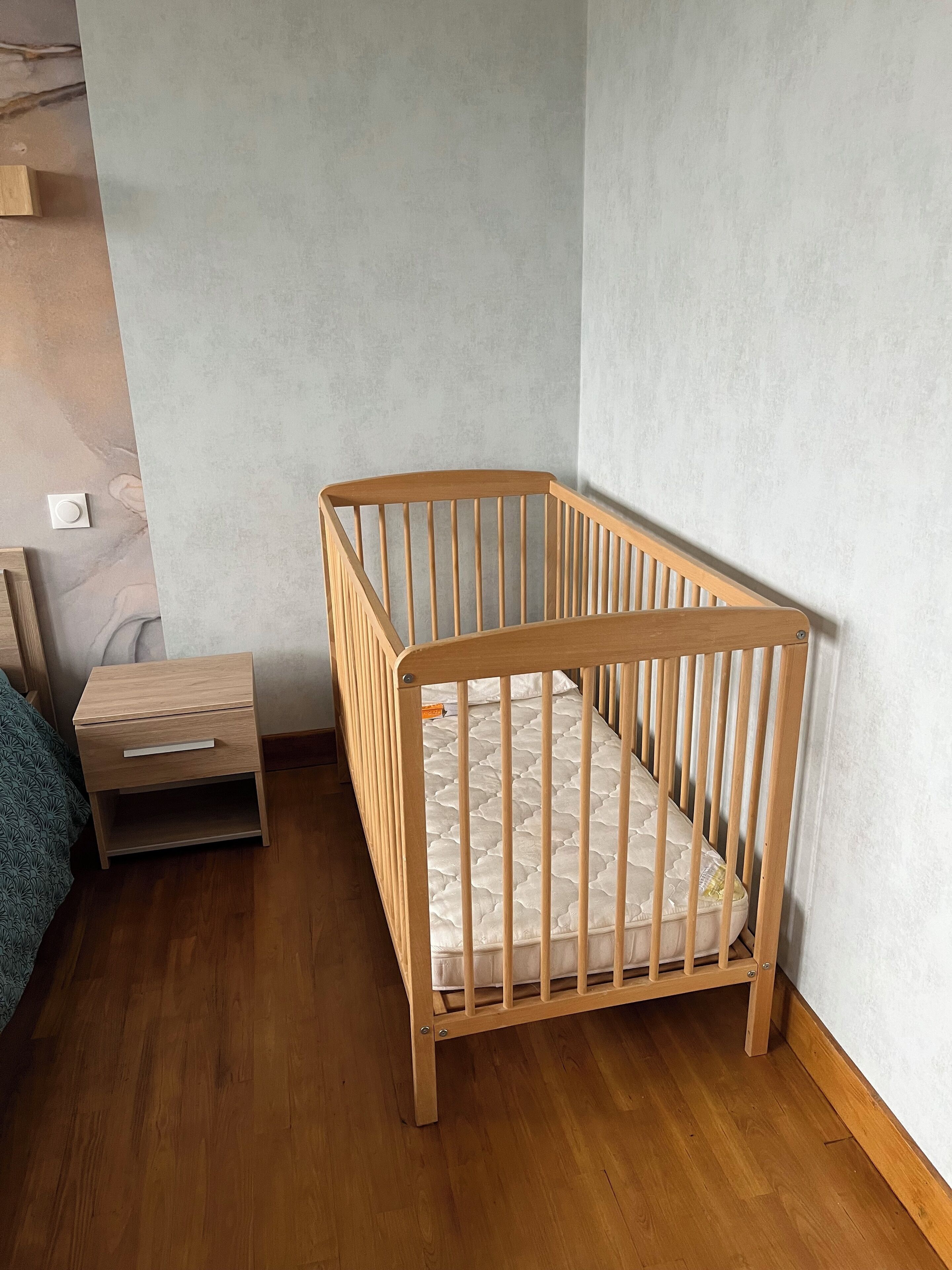 3 slaapkamers, een strijkplank/strijkijzer, wifi, beddengoed