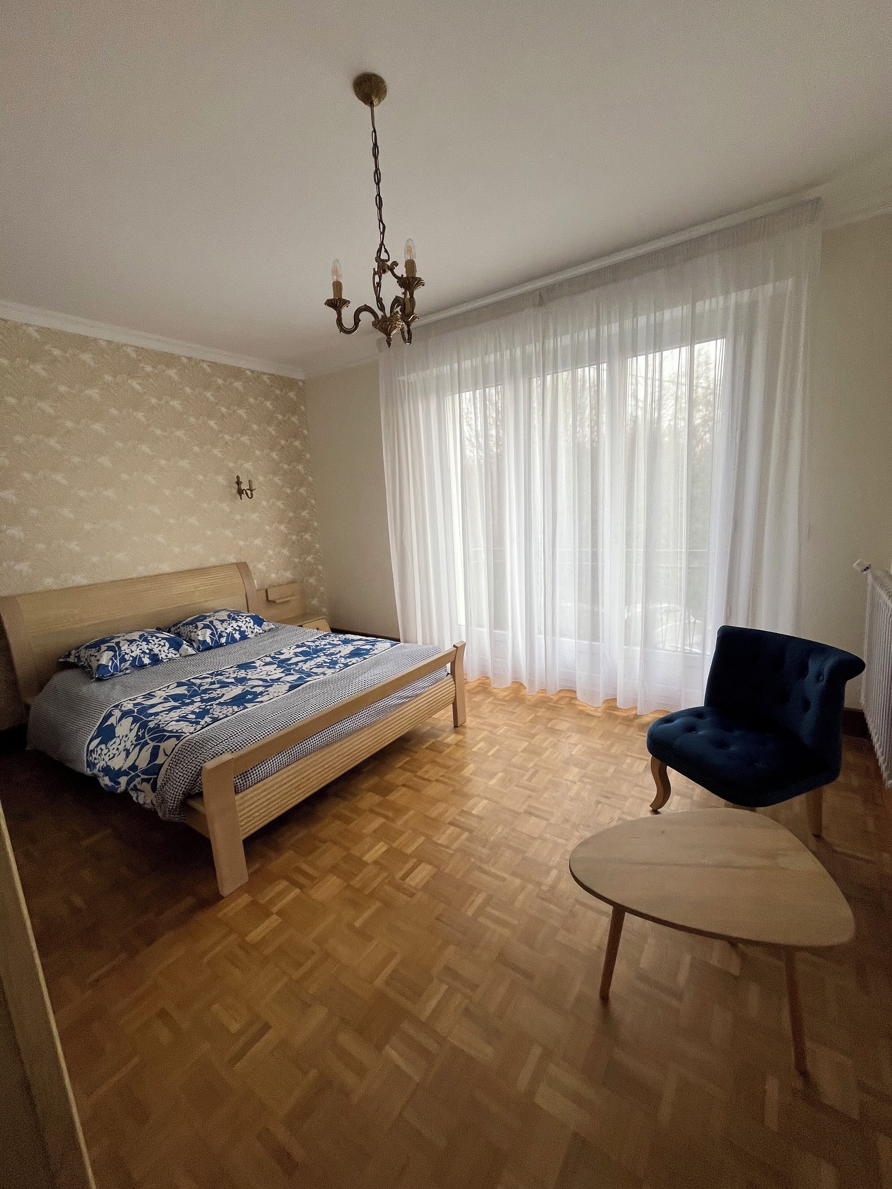 3 chambres, fer et planche à repasser, Wi-Fi, draps fournis