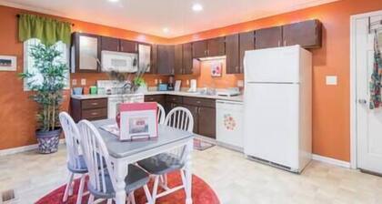 Fabulous Fourth Ward Flat, 1BR Historic Charlotte