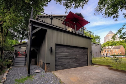 Fabulous Fourth Ward Flat, 1BR Historic Charlotte