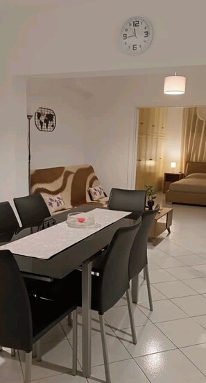 Dining - Dimitri's Cosy Home in Nea Ionia with wifi,a/c, kitchen and sunny yard  (Nea Ionia)