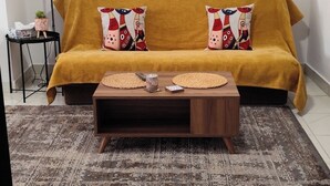Smart TV - Dimitri's Cosy Home in Nea Ionia with wifi,a/c, kitchen and sunny yard  (Nea Ionia)