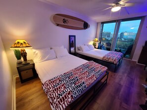 1 soverom, safe på rommet, skrivebord og strykejern/-brett