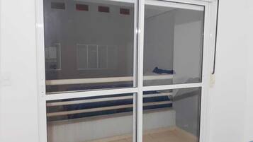 1 quarto, espaço de trabalho para notebook, Wi-Fi de cortesia