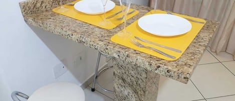 1 quarto, espaço de trabalho para notebook, Wi-Fi de cortesia