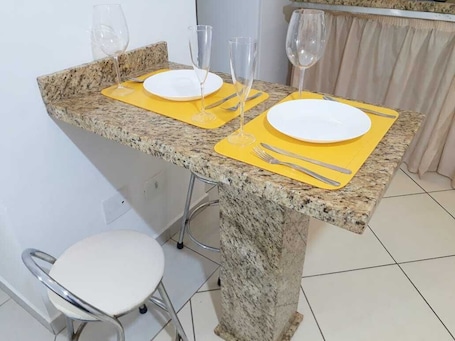 1 habitación, espacio para trabajar con laptop y wifi gratis