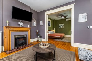 2 slaapkamers, een bureau, een strijkplank/strijkijzer, gratis wifi