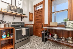 Fridge, microwave, oven, stovetop - Masterpiece on Main #3 (Dubuque)